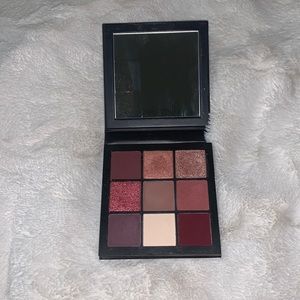 Huda marvelous mauves very lightly used!